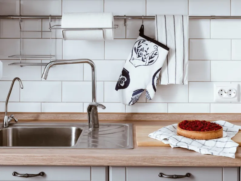 Cucina angolare Mobilike Ivy scontata del 30%. Design artigianale.
