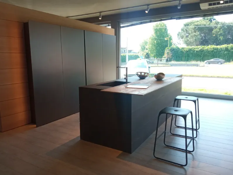 Cucina moderna con isola Twenty Mobilnuova a prezzo scontato