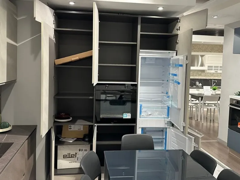 Cucina lineare in laminato materico a prezzo ribassato 57%