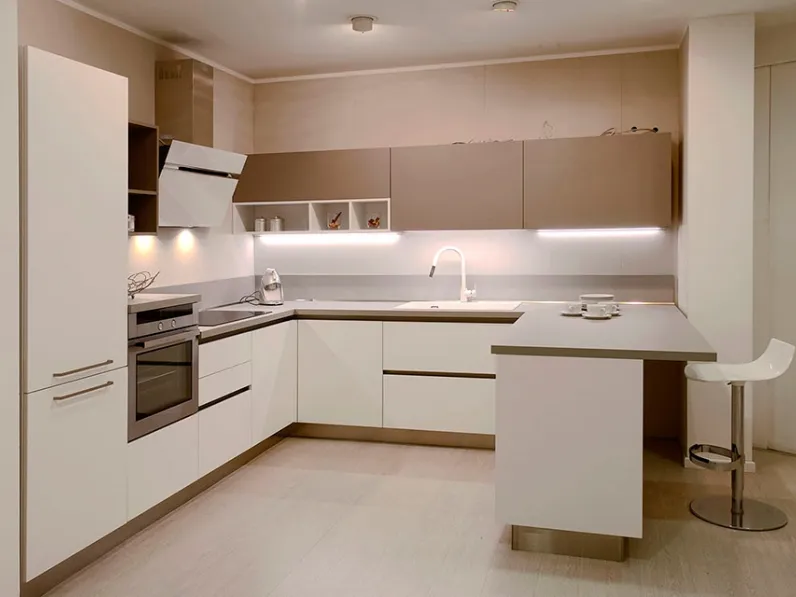 Cucina a prezzo ribassato con penisola moderna Mod cloe Arredo3