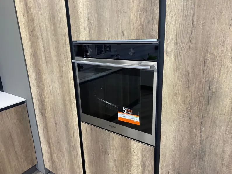 Cucina design con isola Anta hpl e vetro Artigianale a prezzo scontato