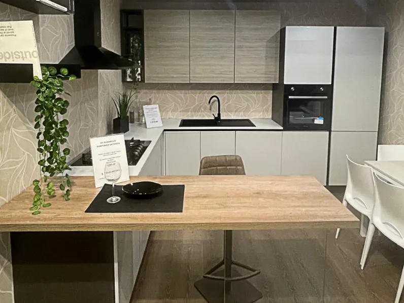 Cucina grigia moderna con penisola Delizia Net cucine in Offerta Outlet