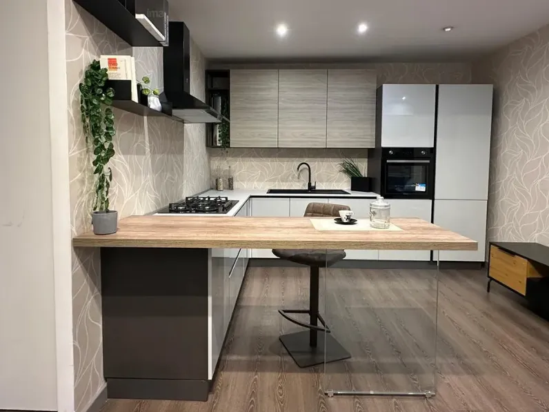 Cucina grigia moderna con penisola Delizia Net cucine in Offerta Outlet