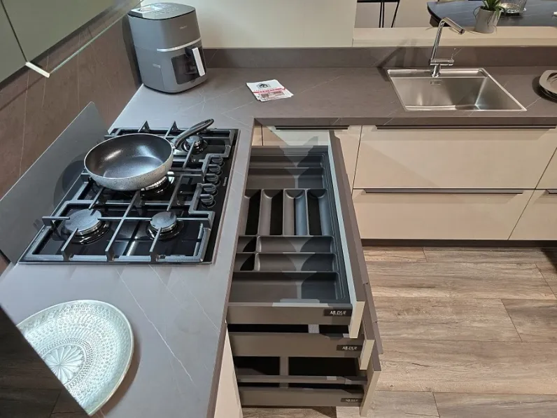 Cucina a prezzo ribassato con penisola design Easy q01 Ar-due