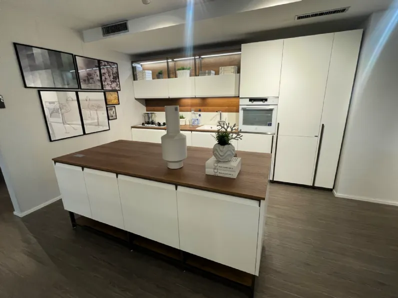 Cucina con isola in laminato materico grigia Formalia a prezzo ribassato