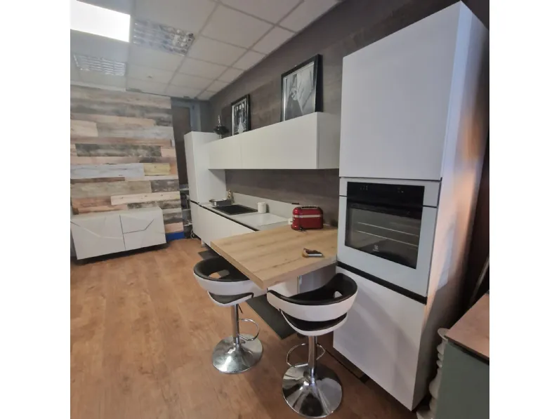Cucina lineare in laminato opaco a prezzo scontato 35%