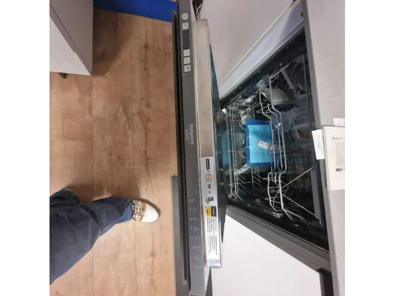 Cucina lineare in laminato opaco a prezzo scontato 35%