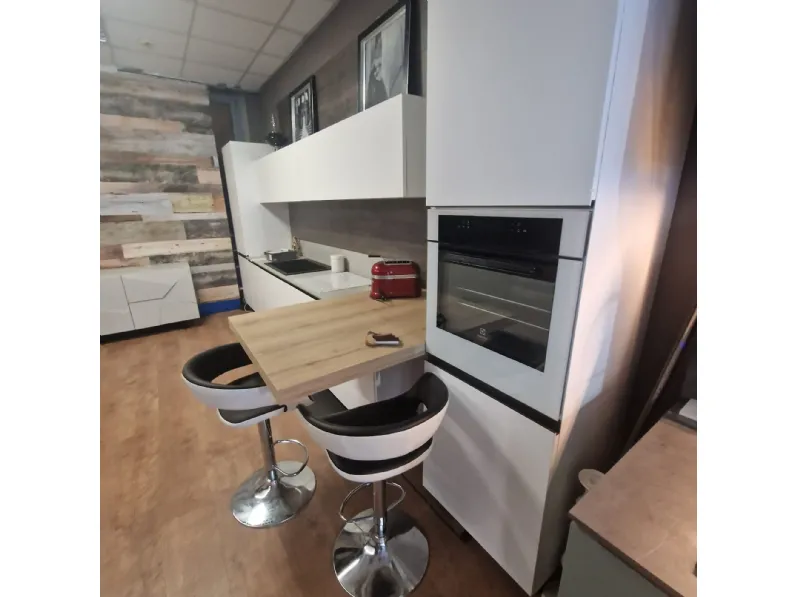 Cucina lineare in laminato opaco a prezzo scontato 35%