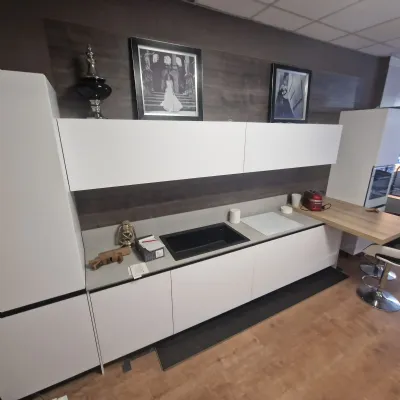 Cucina lineare in laminato opaco bianca Kaly a prezzo ribassato