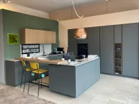 Cucina grigio moderna con penisola Materia Doimo cucine scontata