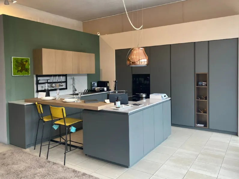 Cucina grigio moderna con penisola Materia Doimo cucine scontata