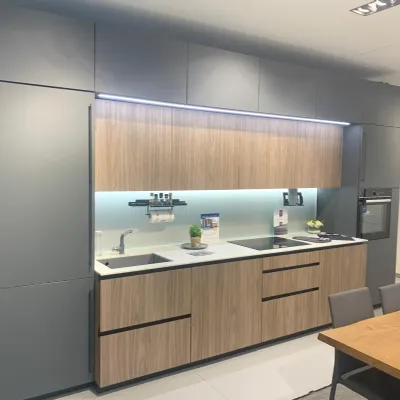 Cucina Metropolis moderna grigia Stosa lineare scontata 50%