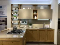 Scopri la cucina Milano moderna rovere chiaro ad angolo Veneta cucine scontata 40%!