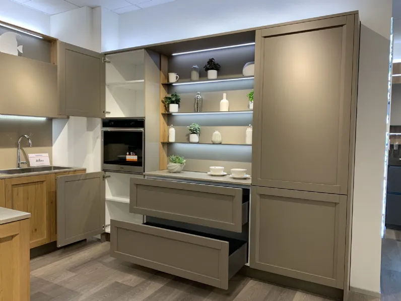 Scopri la cucina Milano moderna rovere chiaro ad angolo Veneta cucine scontata 40%!