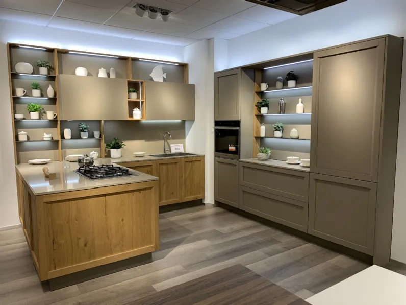 Scopri la cucina Milano moderna rovere chiaro ad angolo Veneta cucine scontata 40%!