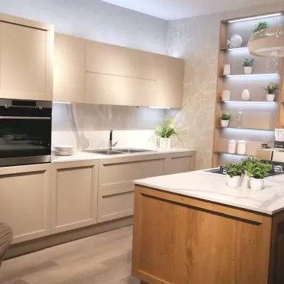 Cucina con penisola in laccata opaco altri colori Milano a prezzo scontato