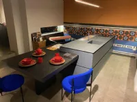 Scontata! Cucina grigio design Obliqua Ernestomeda. Acquistala ora!