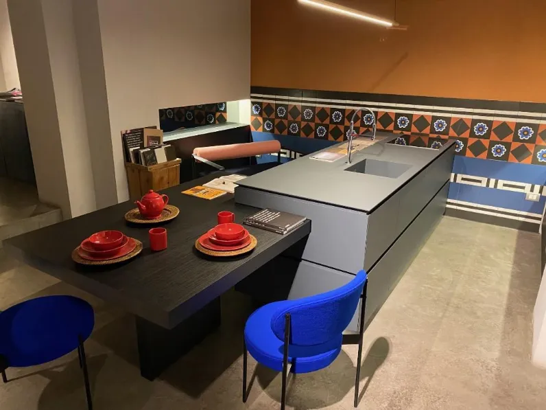 Scontata! Cucina grigio design Obliqua Ernestomeda. Acquistala ora!