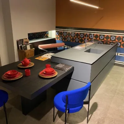 Scontata! Cucina grigio design Obliqua Ernestomeda. Acquistala ora!