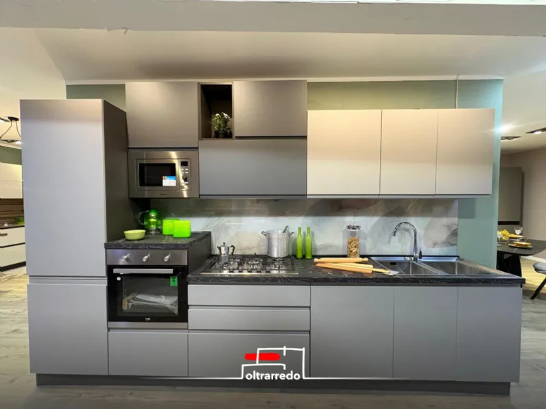 Cucina Alias moderna lineare grigia in laminato opaco Oltrarredo kitchens