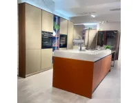 Cucina arancione design con isola Veneta cucine Oyster pro laccata opaco     a soli 13700