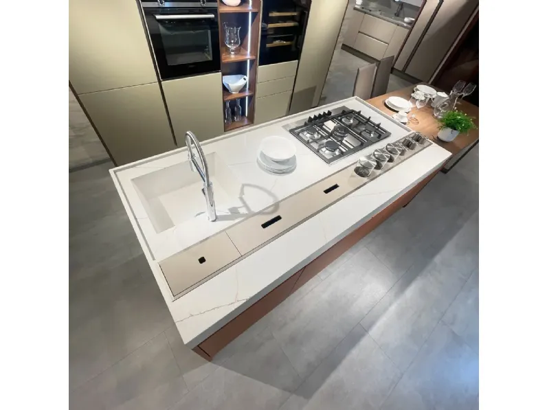 Cucina arancione design con isola Veneta Cucine Oyster pro laccata opaco     a soli 13700€