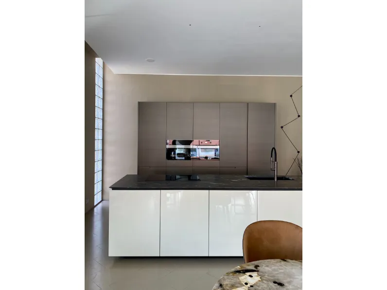 Cucina design con isola Phoenix artex Poliform a prezzo ribassato