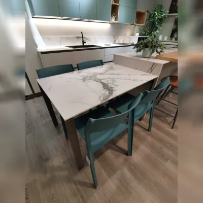 Cucina altri colori moderna con isola Regola Scavolini in Offerta Outlet