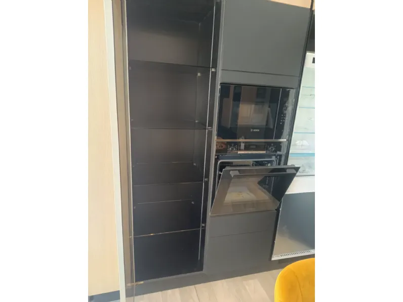 Cucina Scavolini design lineare antracite in laccata opaco Regola
