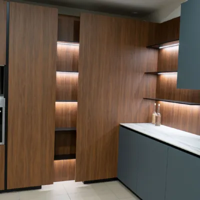 Architetto: Cucina moderna ad angolo Binova mod. Bluna Fenix Verde in Offerta Outlet.