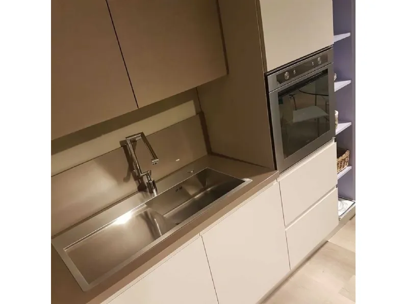 Cucina moderna ad angolo Lube cucine Linda a prezzo scontato