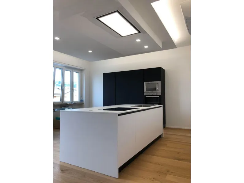 Cucina Fenix con isola Cucine store con uno sconto imperdibile