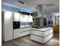 Cucina ad isola in laminato materico bianca Oyster pro a prezzo ribassato