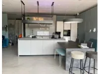 Cucina moderna ad isola Stosa Stosa composizione con cappa di design a prezzo ribassato