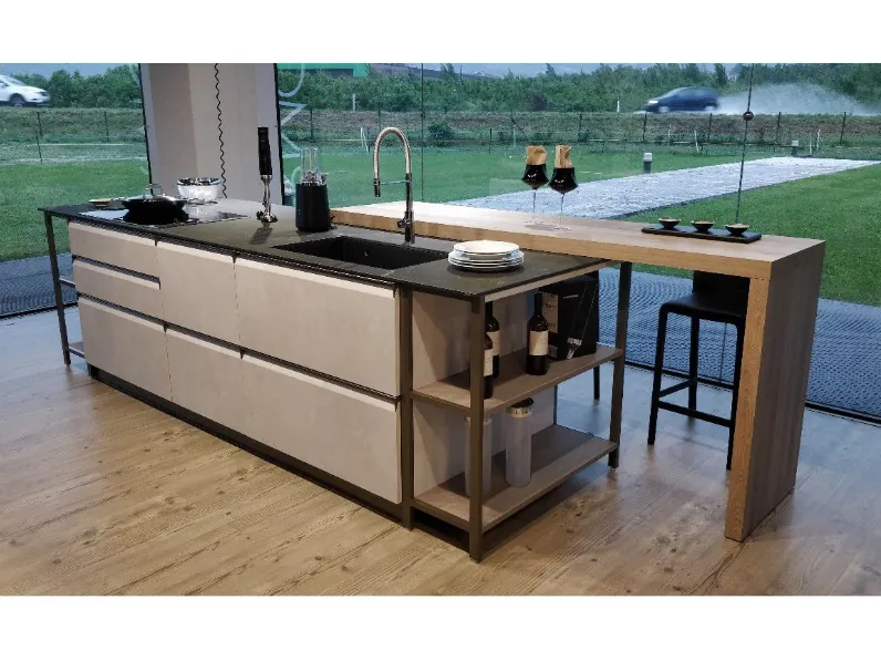 Scopri la cucina moderna Scavolini ad isola Formalia in laminato materico. Altri colori disponibili!