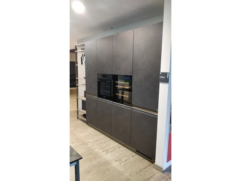 Scopri la cucina moderna Scavolini ad isola Formalia in laminato materico. Altri colori disponibili!