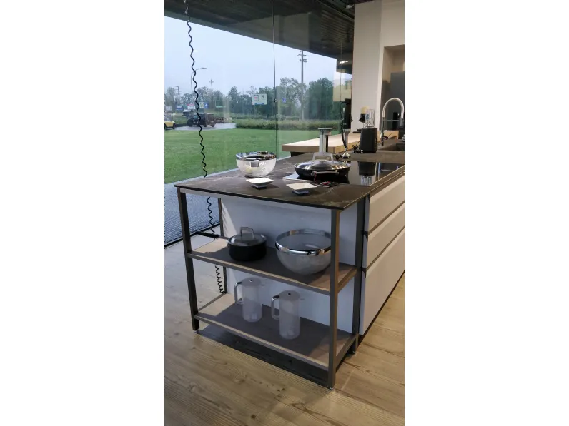 Scopri la cucina moderna Scavolini ad isola Formalia in laminato materico. Altri colori disponibili!