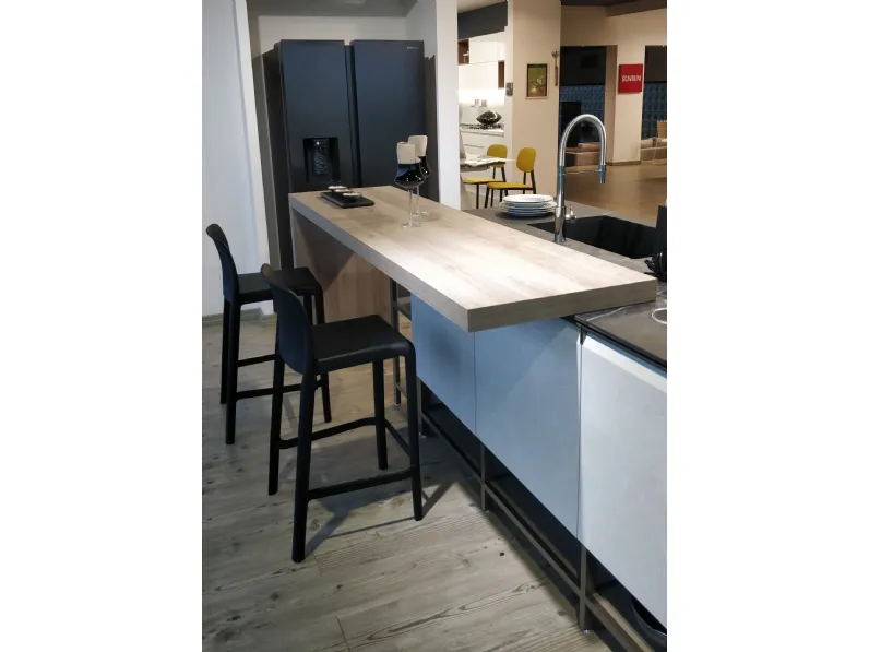 Scopri la cucina moderna Scavolini ad isola Formalia in laminato materico. Altri colori disponibili!