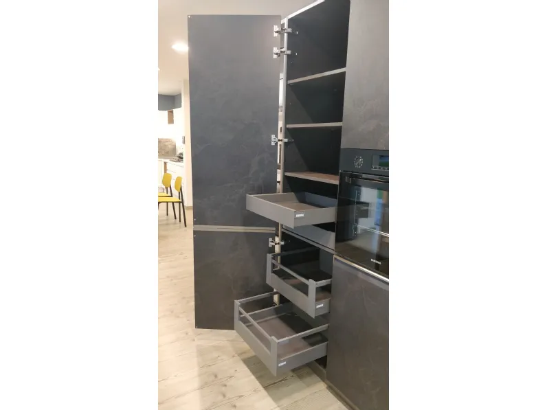 Scopri la cucina moderna Scavolini ad isola Formalia in laminato materico. Altri colori disponibili!