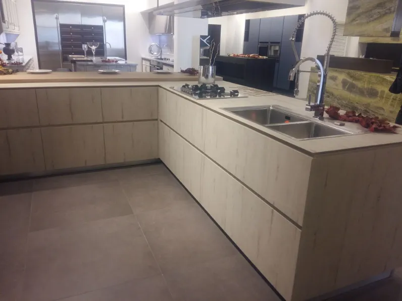 Cucina moderna Aster Cucine scontata del 70%