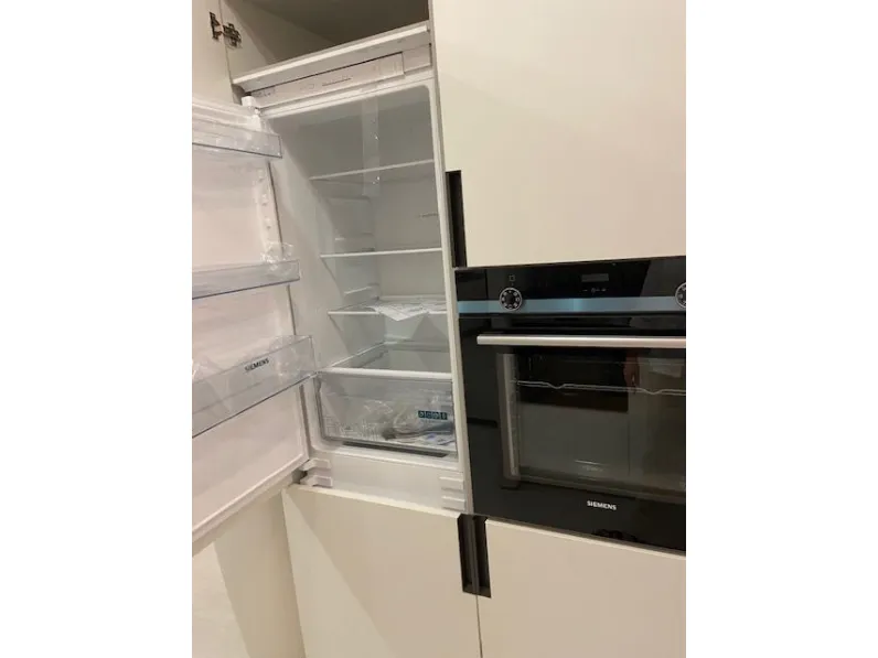Cucina moderna bianca Arrex lineare Lab scontata