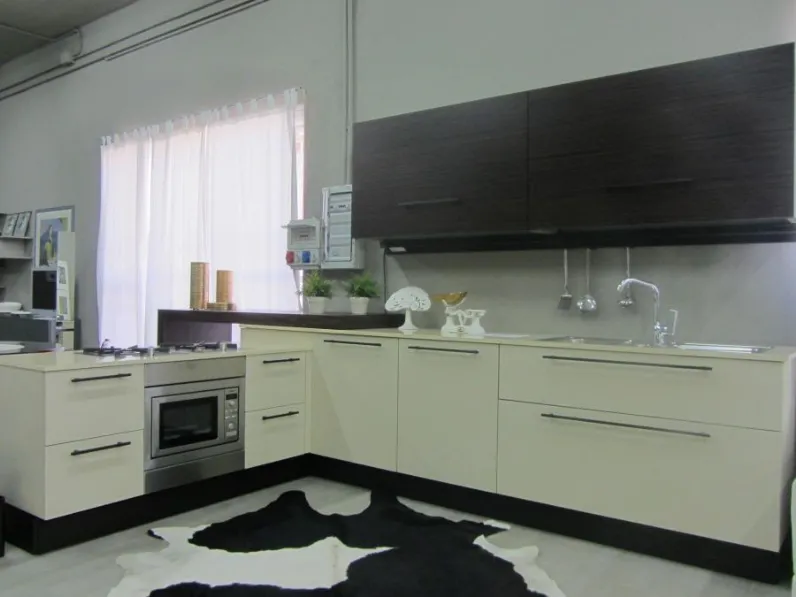 Cucina moderna bianca Dada ad angolo Vela in Offerta Outlet