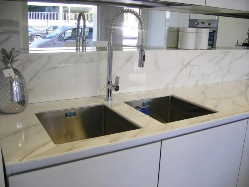 Cucina a prezzo ribassato lineare moderna Vetro Essebi
