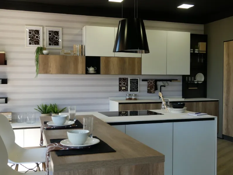 Cucina moderna bianca Mobilturi ad isola Stratos in Offerta Outlet