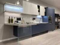 Cucina moderna blu Scavolini con penisola Mood in offerta