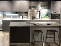 Cucina grigia moderna con isola La casa moderna Carol a soli 9340