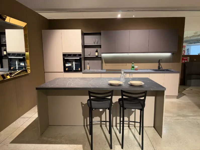 Cucina moderna con isola Kelly Mobilturi a prezzo ribassato