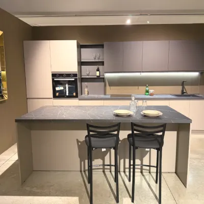Cucina moderna con isola Kelly Mobilturi a prezzo ribassato