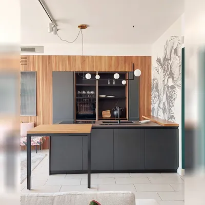 Cucina moderna con isola M�nta Cubodesign a prezzo ribassato