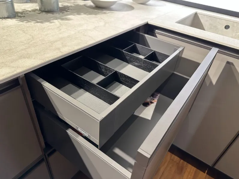 Cucina Kronos moderna noce Arredo3 con penisola scontata 65%